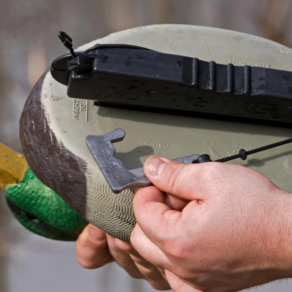 Avery Keel Grabber with Stretchee Cords protects decoy finish during handling.
