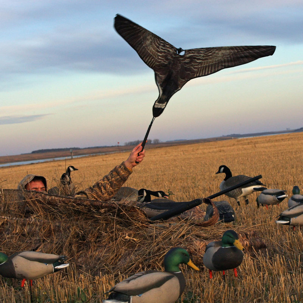 Avery Outdoors Super Flag golf-style handle allows comfortable, quick flagging in the field.