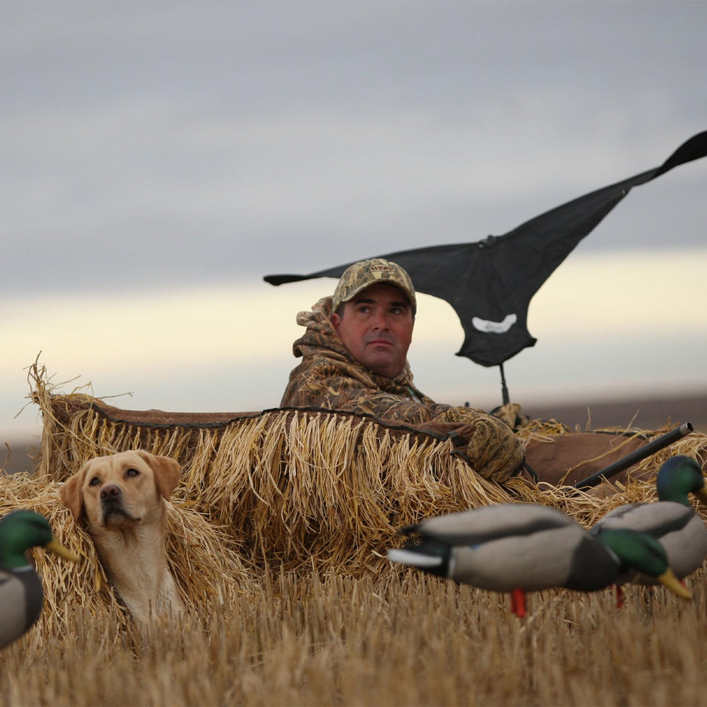 Avery Power Flag wing shafts and joints ensure smooth fluttering motion in the field.