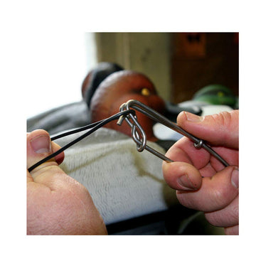 Avery Quicksnap line leader swivel detail reduces tangles during deployment.