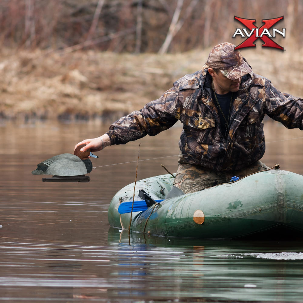 Avian-X Canvasback true-to-life motion helps decoys move with currents.
