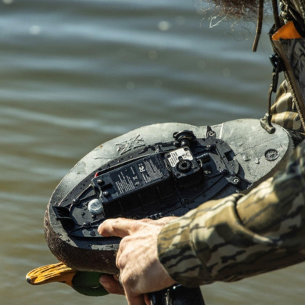 Avian-X Power Swimmer remote control setup enables flexible positioning and battery savings.