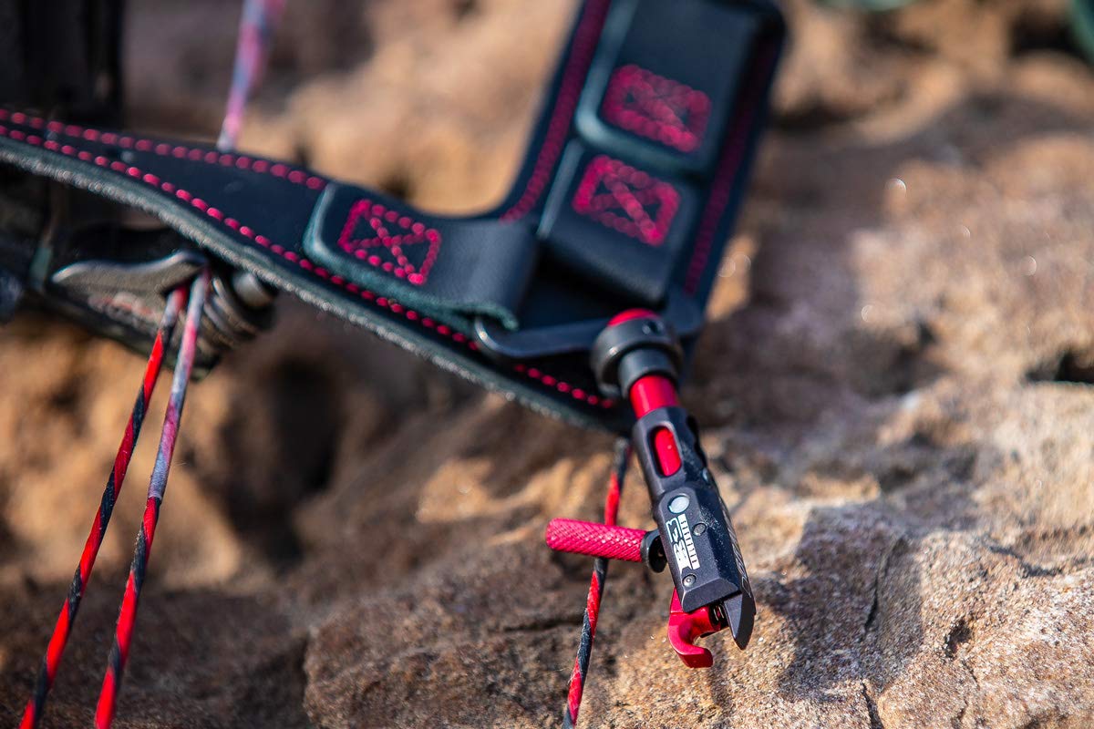 B3 Archery Brave 360-degree swivel head for silent treestand entries.