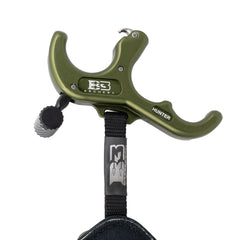 B3 Archery Exit Hunter three-finger grip highlighting comfortable grip and stability.