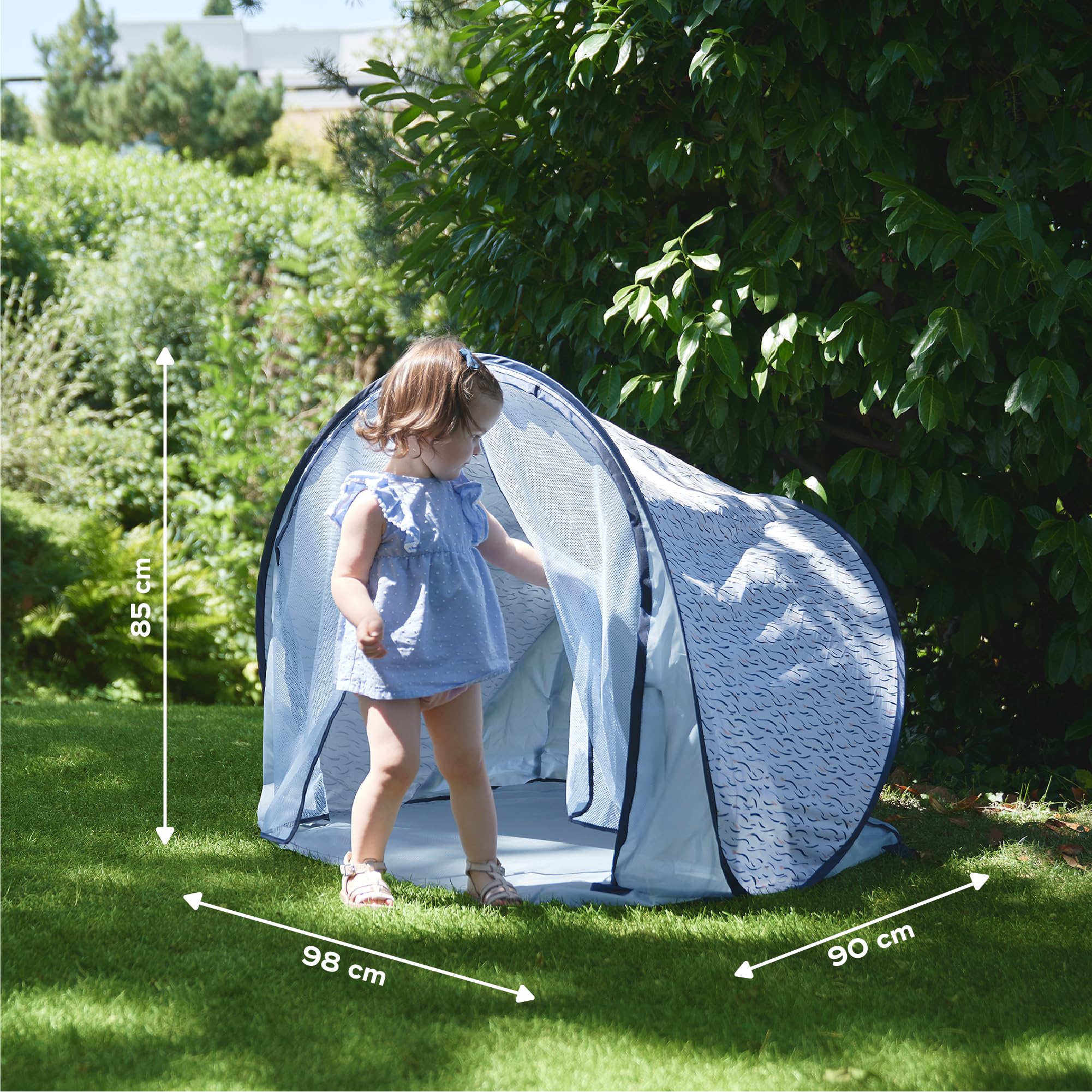 Built-in mosquito net from Babymoov protects against pests