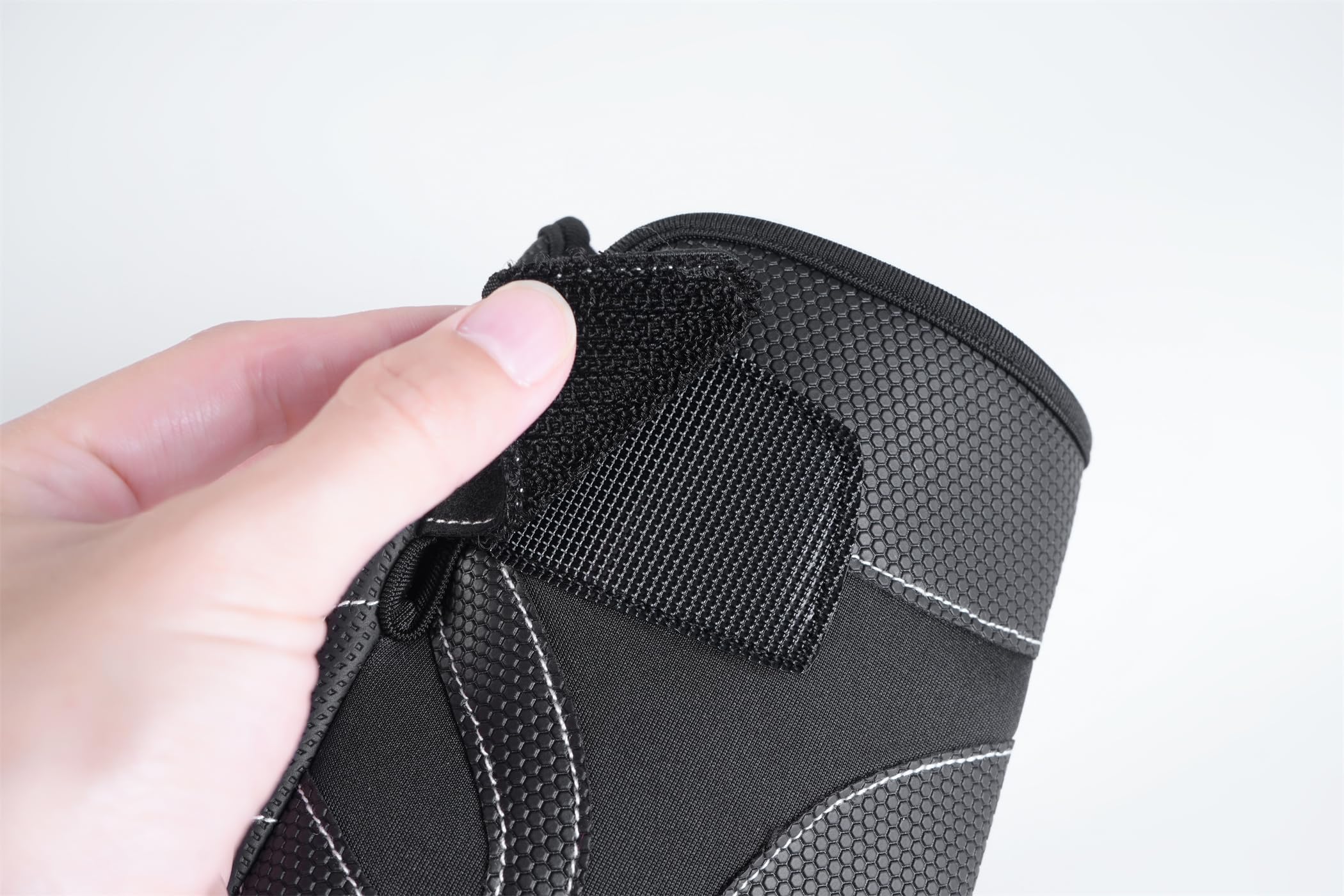 Artificial leather palm grip on Bakovity gloves