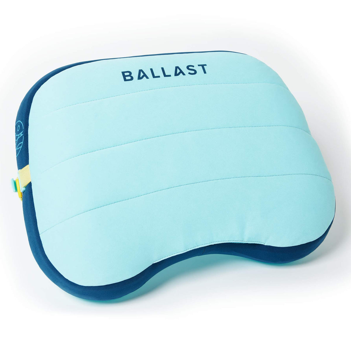Ballast Beach Pillow wind-test scene shows staying put on gusty winds for comfortable lounging