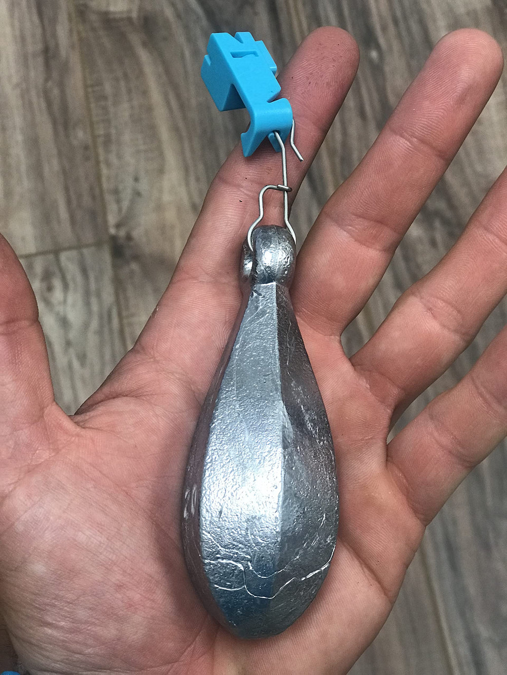 Balloon Fisher King push-button clip demonstrates durable, reusable design for long fishing sessions.