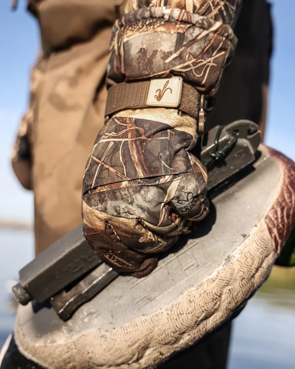 Banded Avery Originals sensor-compatible finger enables touchscreen use without heat loss.