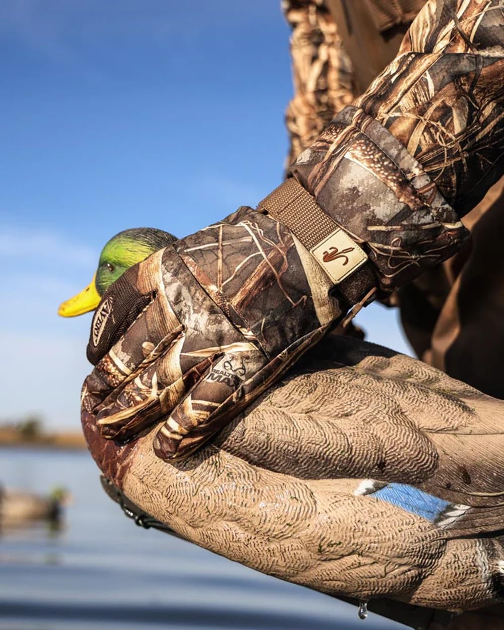 Banded Avery Originals windproof design blocks cold air for dexterity.