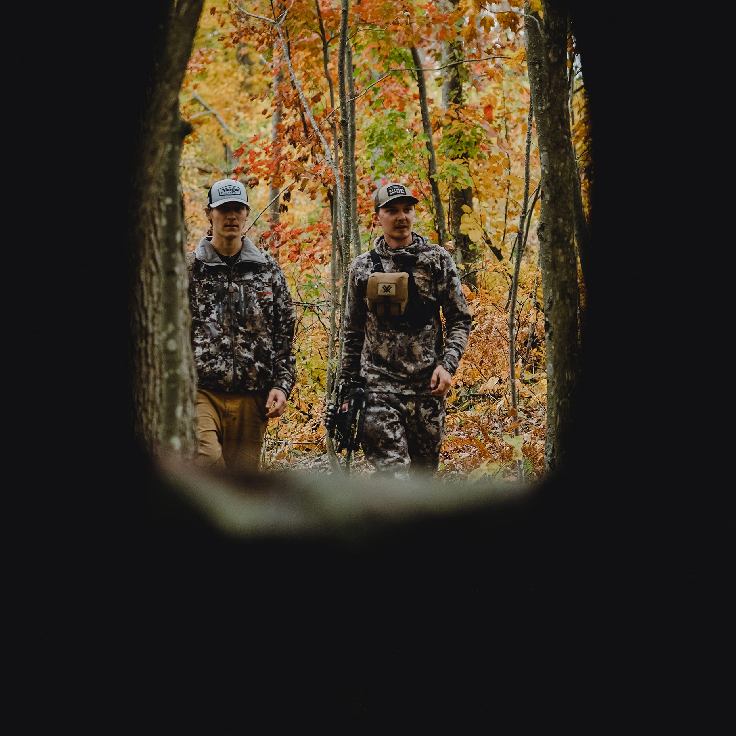 Barronett Blinds PT550BW water-resistant fabric protects concealment and comfort.