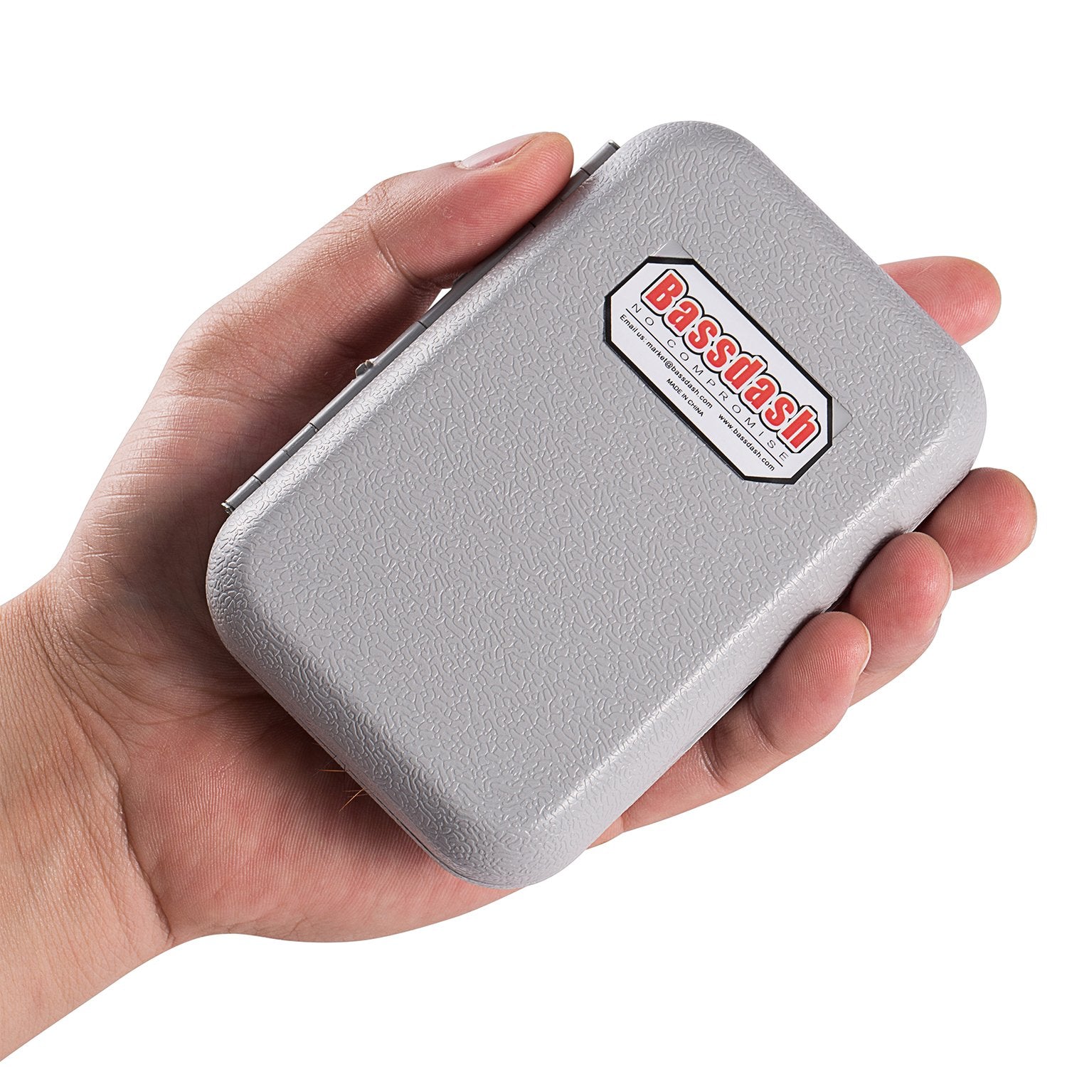 Magnetic fly box for quick access and secure closure