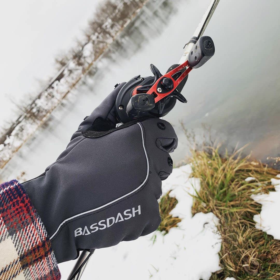 BASSDASH WintePro hook-and-loop closure seals drafts and keeps warmth in.