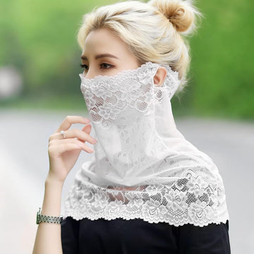BEAMARKER lace collar detail highlights dual-use scarf and neck wear
