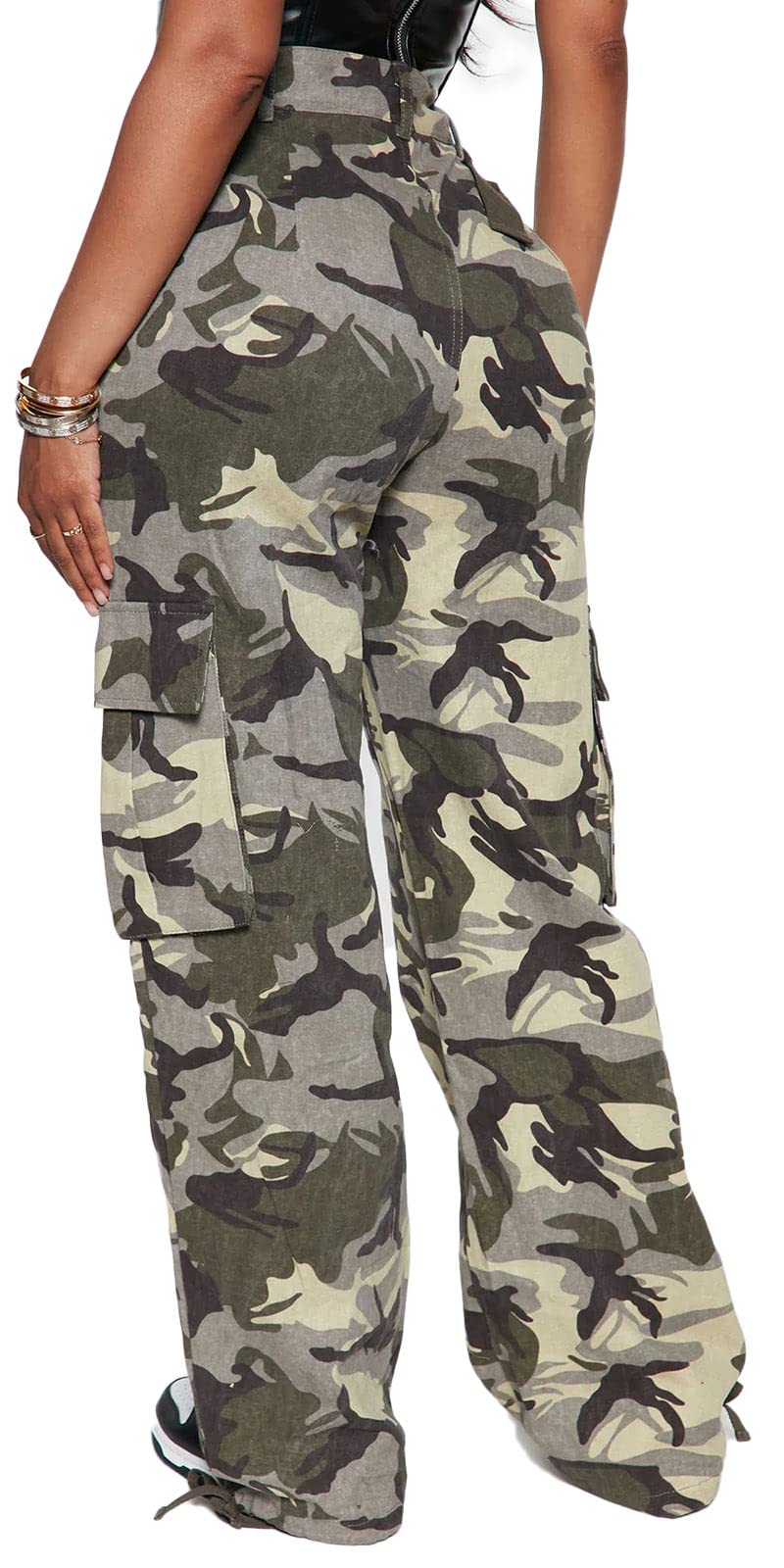 BEJONS camo cargo pants pocket detail green shows four deep pockets for practical storage.