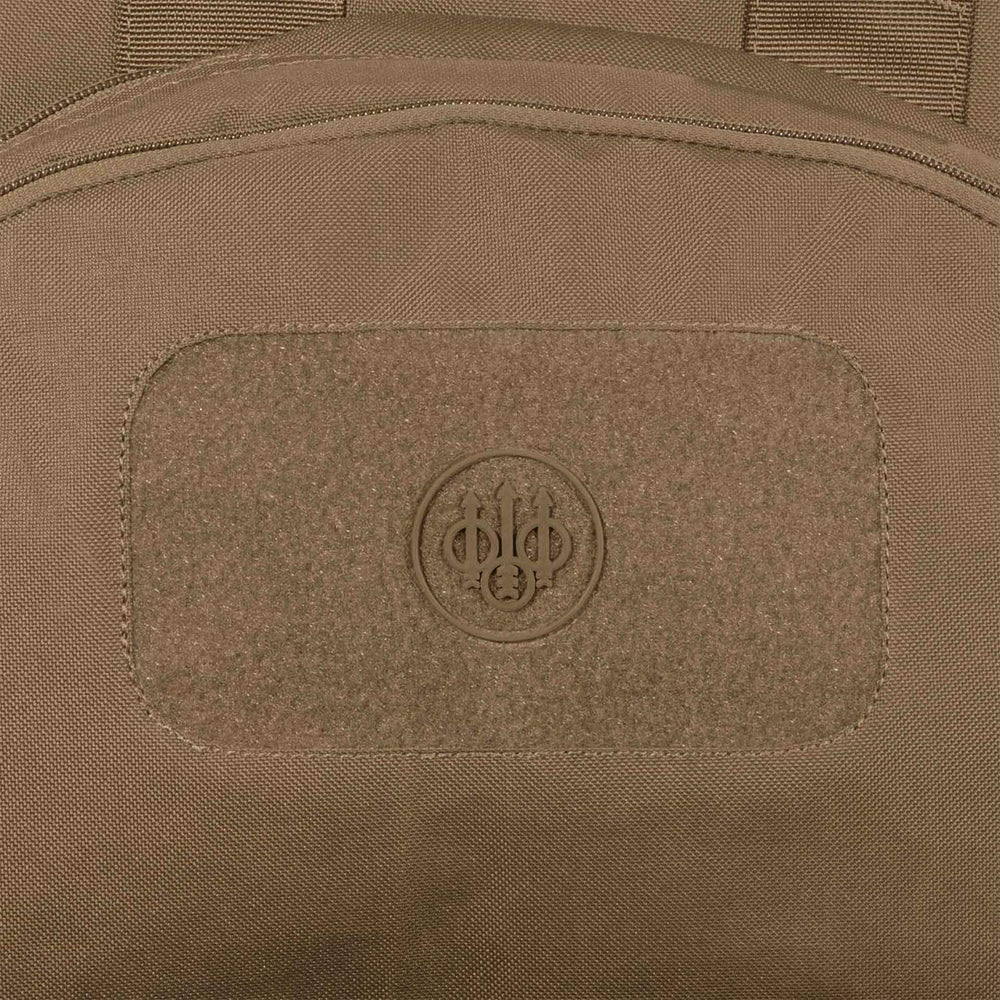 Beretta 38L range bag outdoor setup highlights weather-resilient protection.