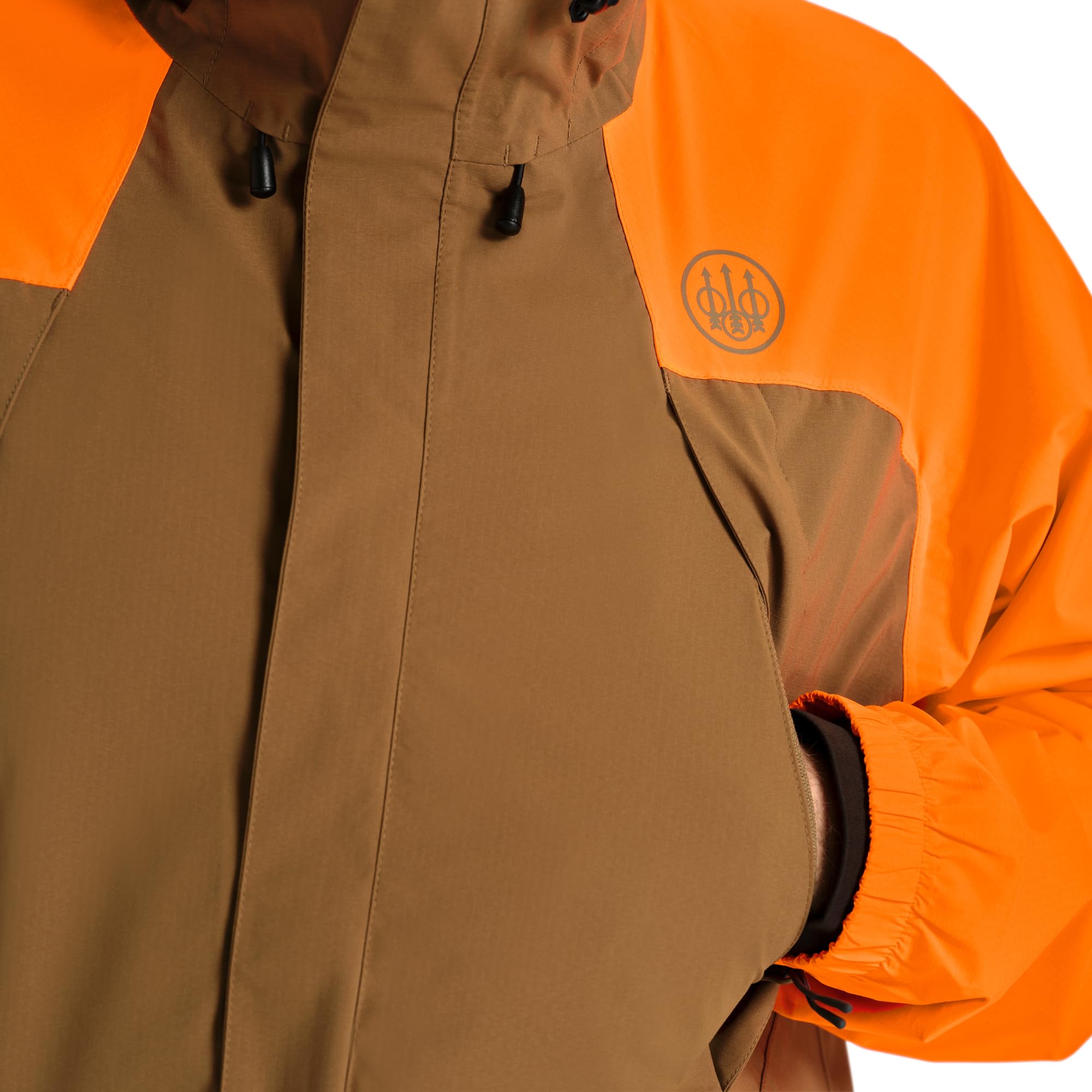 Beretta Covey 2L cuff detail showing elastic cuffs for secure, silent movement.