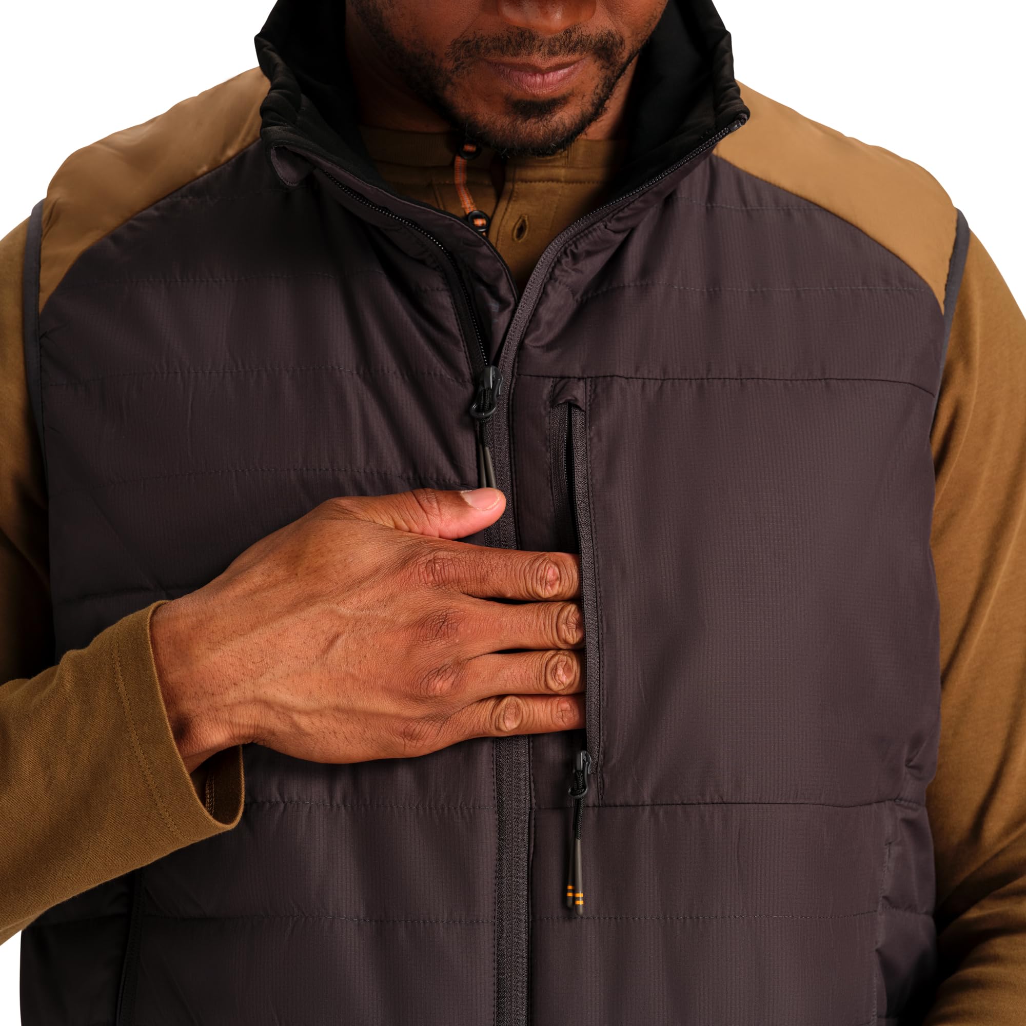 Beretta Divebomb Vest ergonomic fit shows full range of motion during shooting.