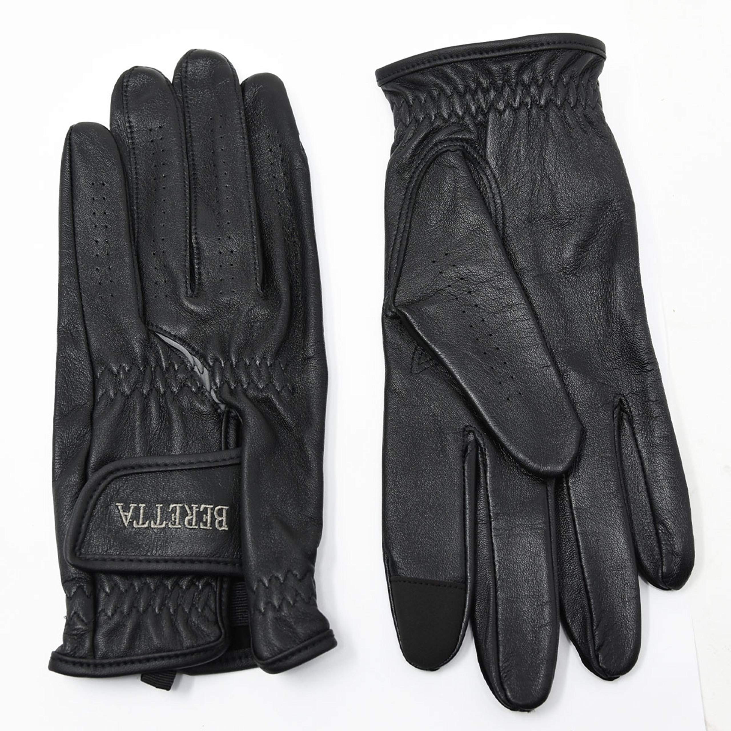 Beretta gloves close-up on the index finger enable touch-screen use during range sessions.