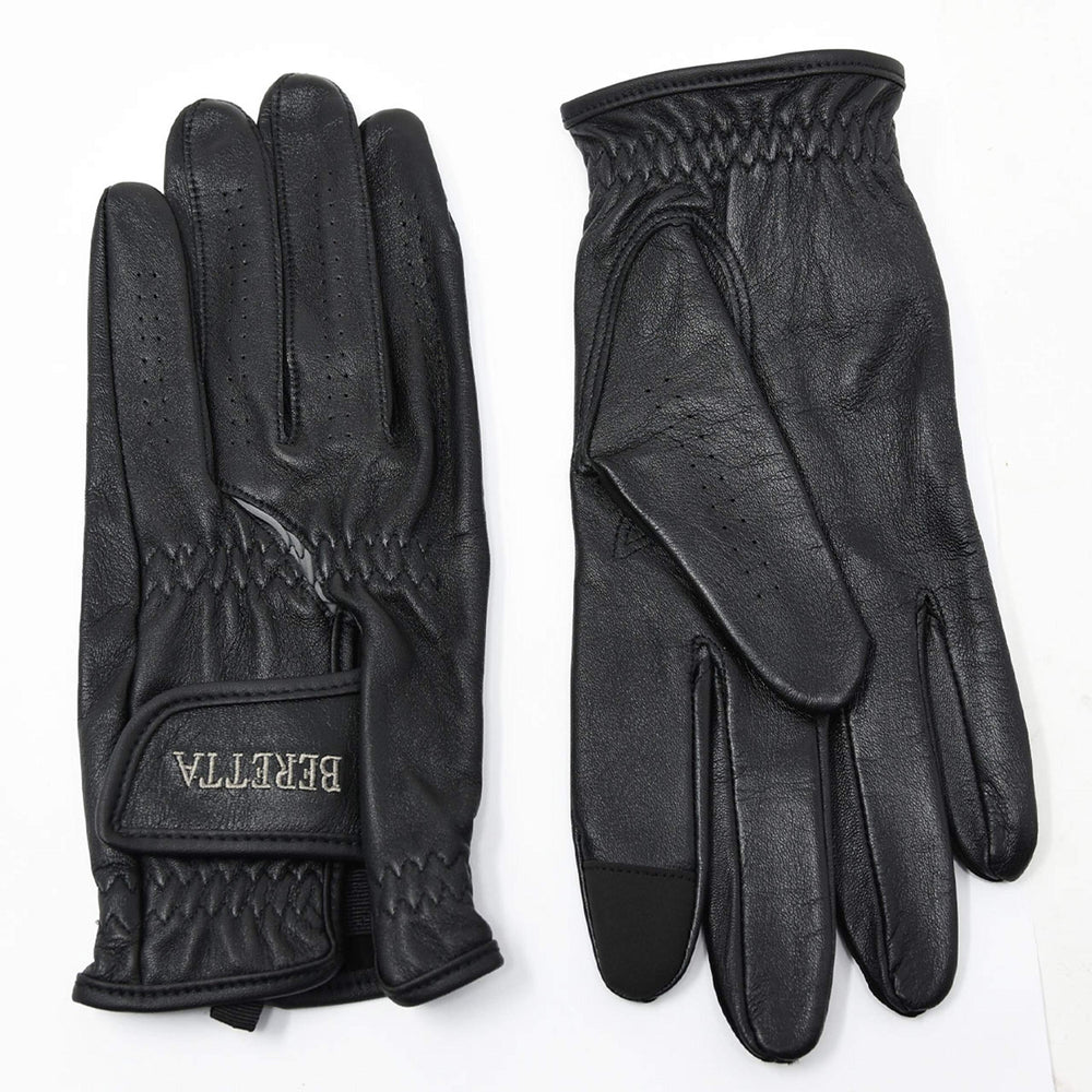 Beretta gloves close-up on the index finger enable touch-screen use during range sessions.
