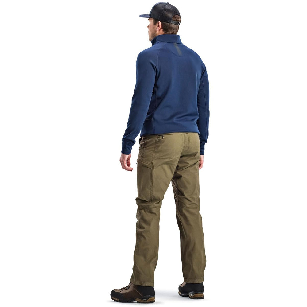 Beretta fleece hem with elastic bottom supports unrestricted movement during workouts.
