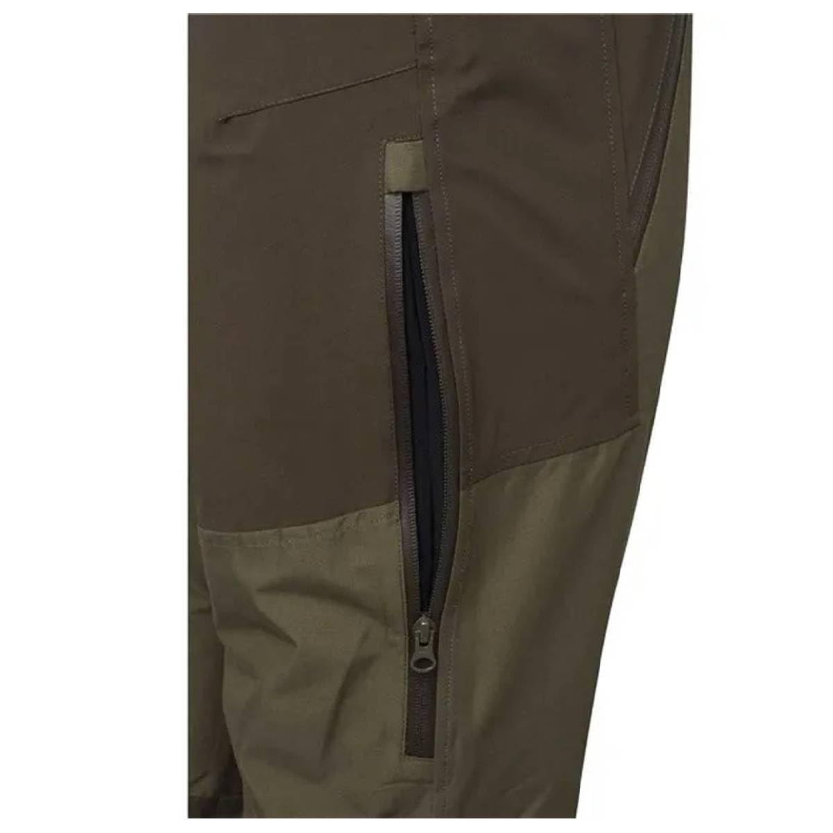 Beretta Tri-Active EVO back pocket with zipper secures essentials