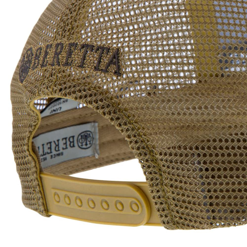 Side profile of Beretta Avayde camouflage trucker hat
