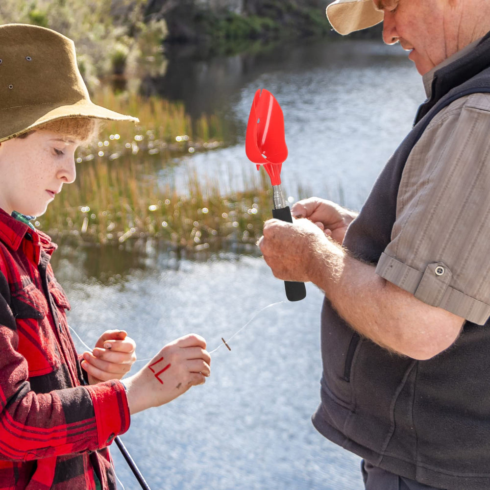 Besportble fishing scoop included for ready baiting
