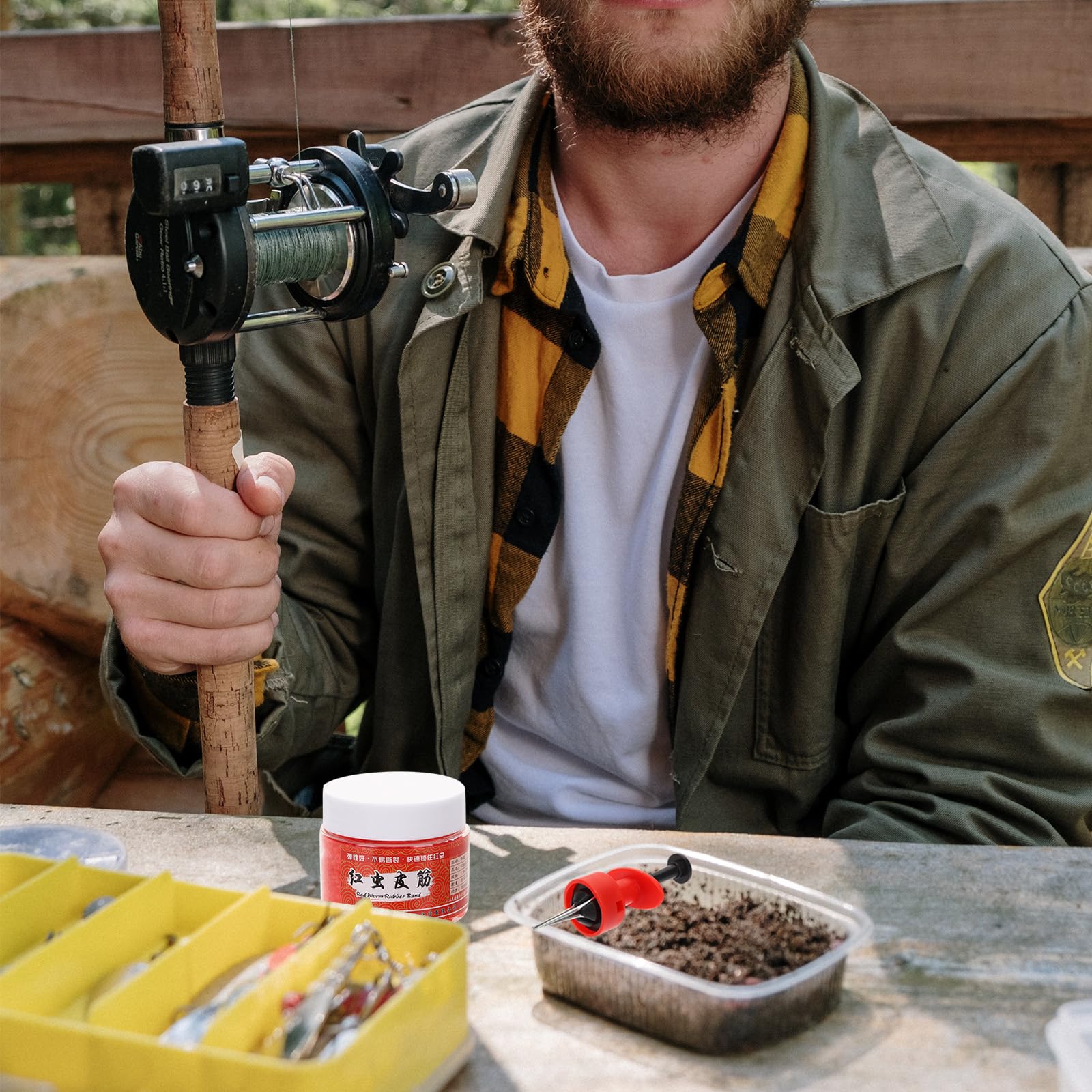 Besportble maggots clip ensures secure baiting on the water.