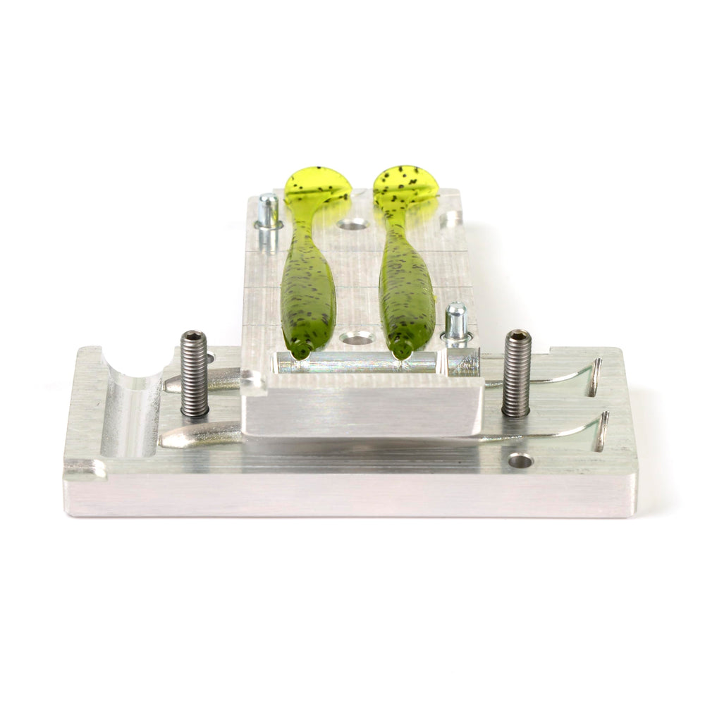 Injection mold with air vent system for complete fill