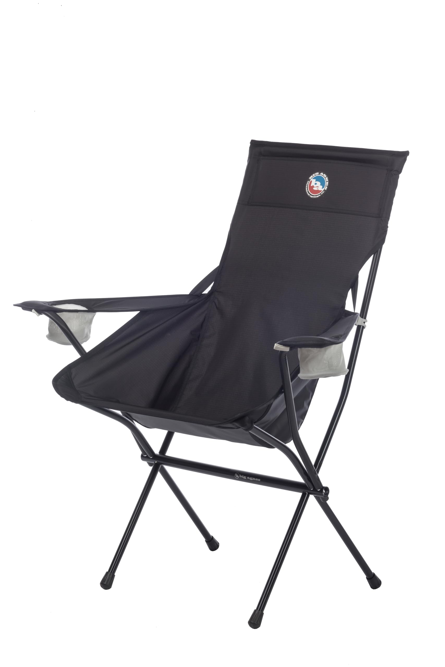Built-in two cup holders keep beverages convenient during outdoor moments.