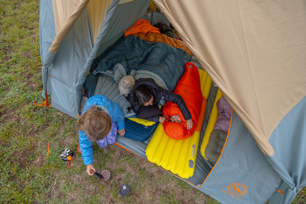 Big Agnes Dream Island 50 cozy interior fabric enhances warmth and comfort.