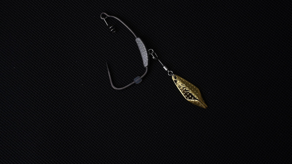 Fixed lead with bottom eyelet and removable teaser blade for deep water fishing