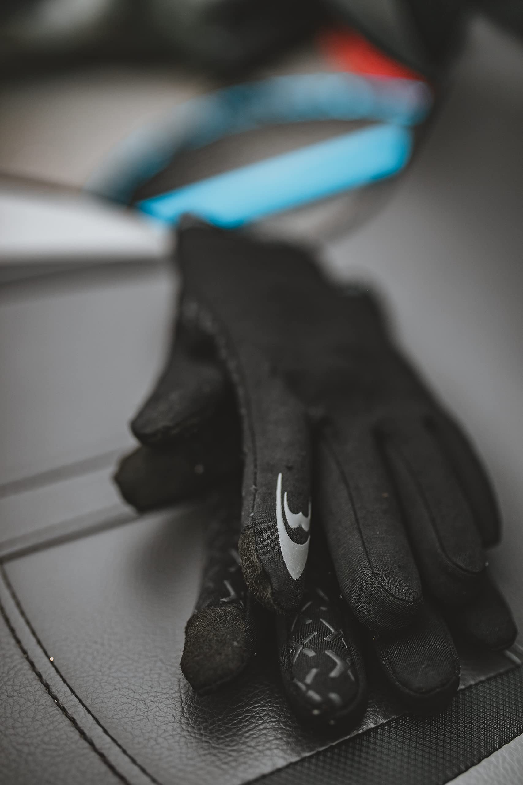 Blackfish Arid Glove Large adjustable cuff secures fit in damp weather.