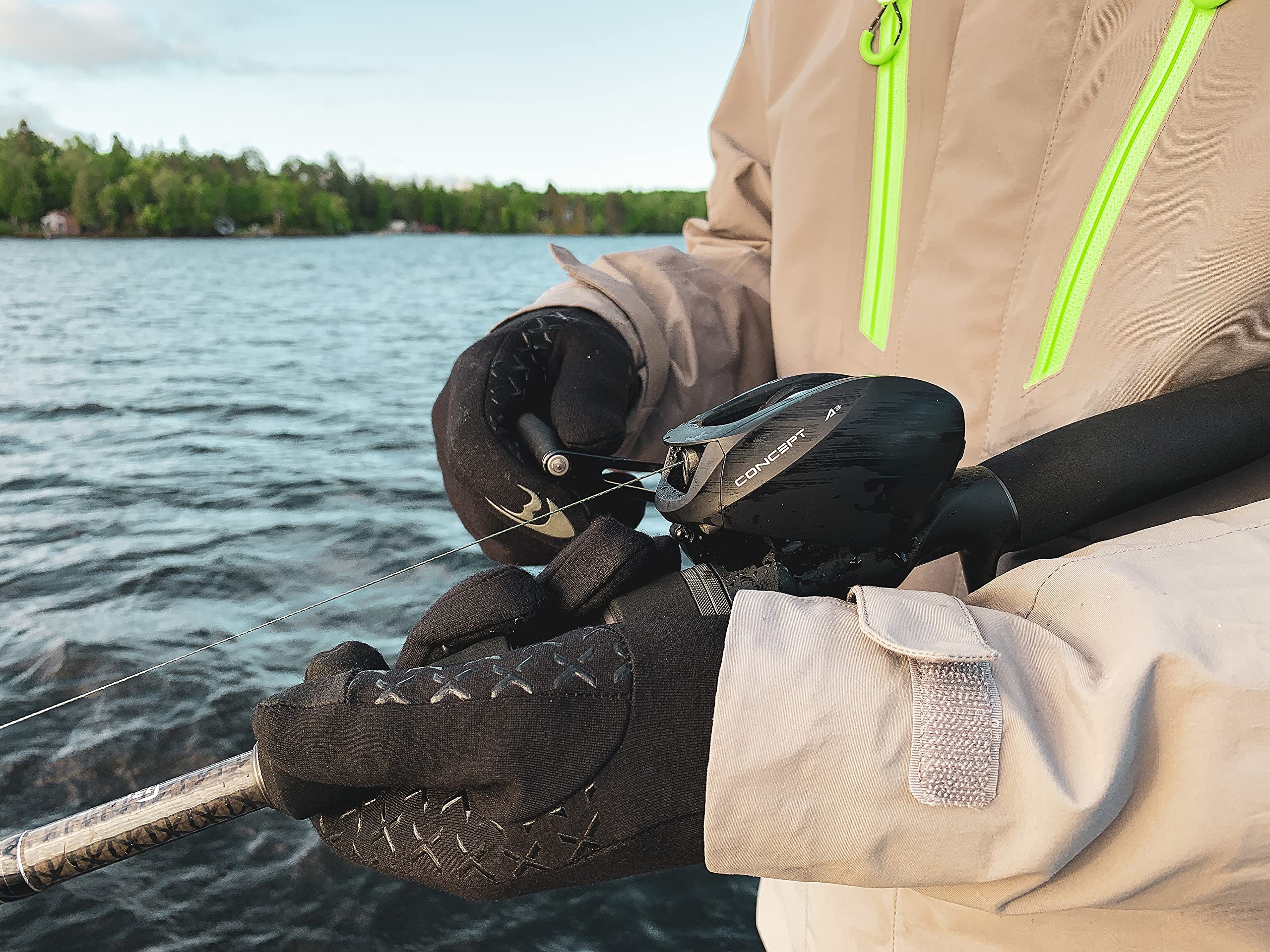 Blackfish Arid Glove Large reinforced palm enhances grip for outdoor work.