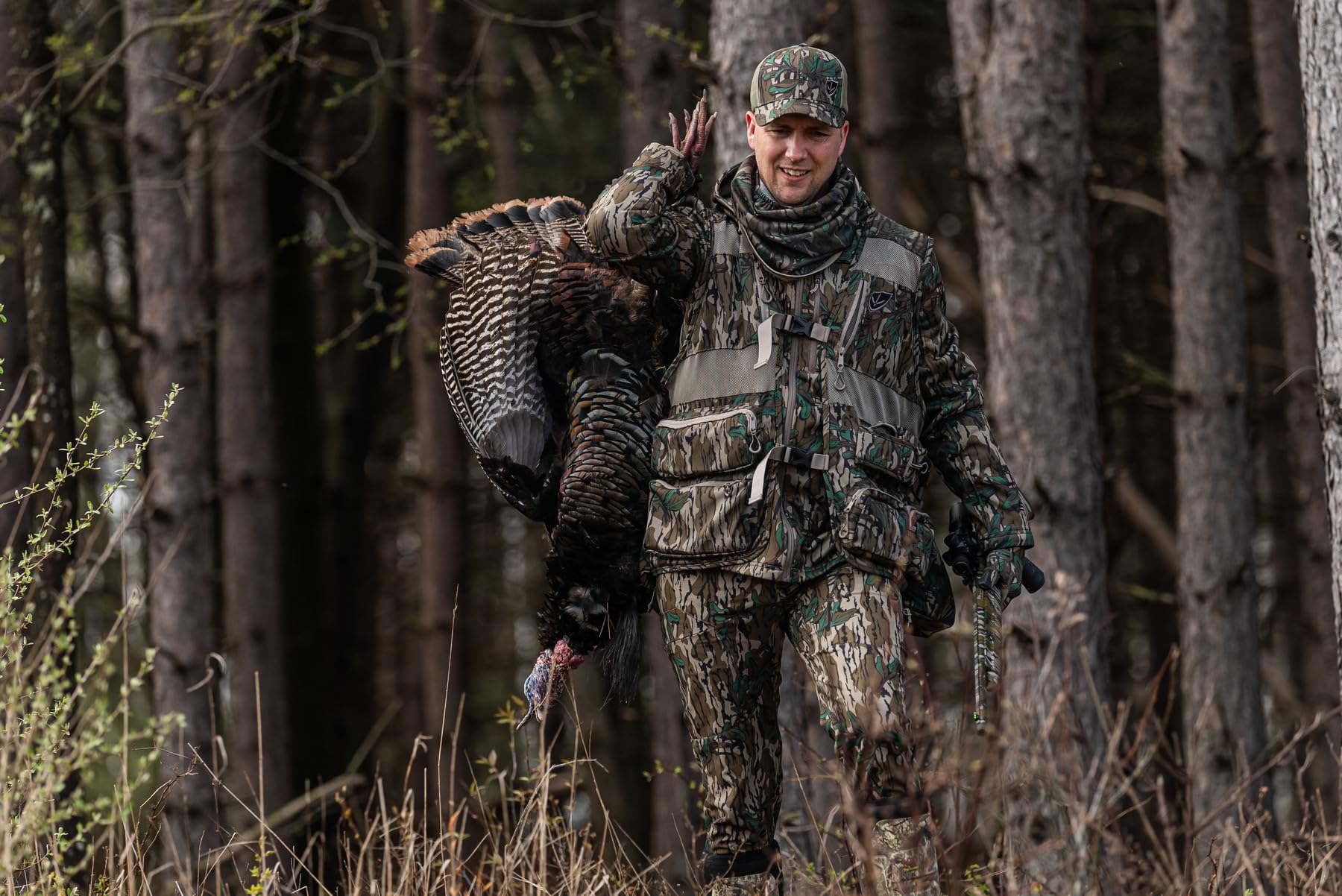 BLOCKER OUTDOORS Finisher Pro II turkey vest with ventilated mesh back panel for airflow.