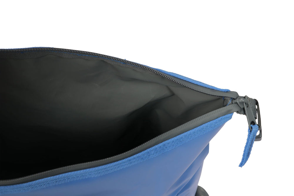 30-can capacity shown, perfect for family outings and day trips.