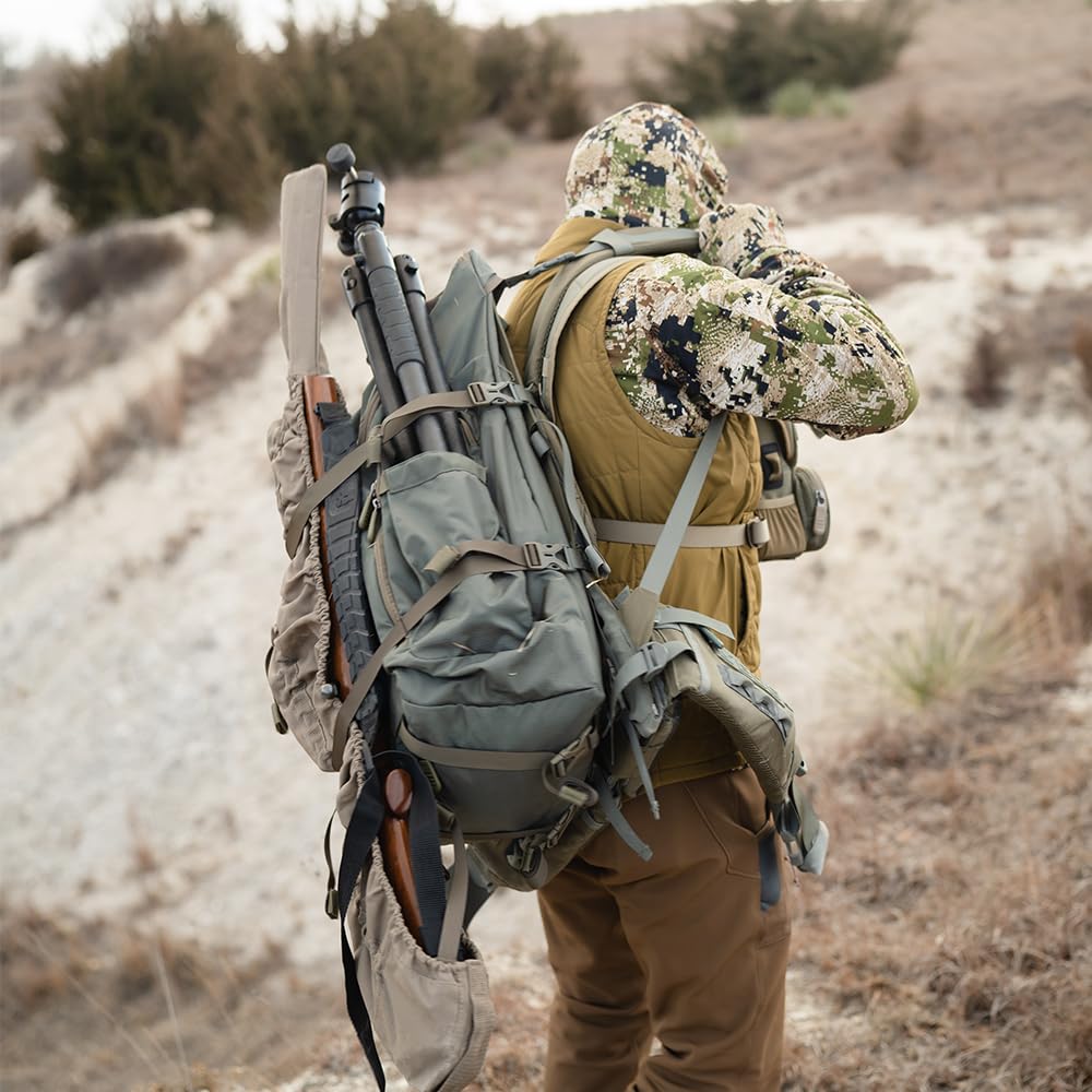 BOG YKK zippers ensure quiet, dependable bag access.