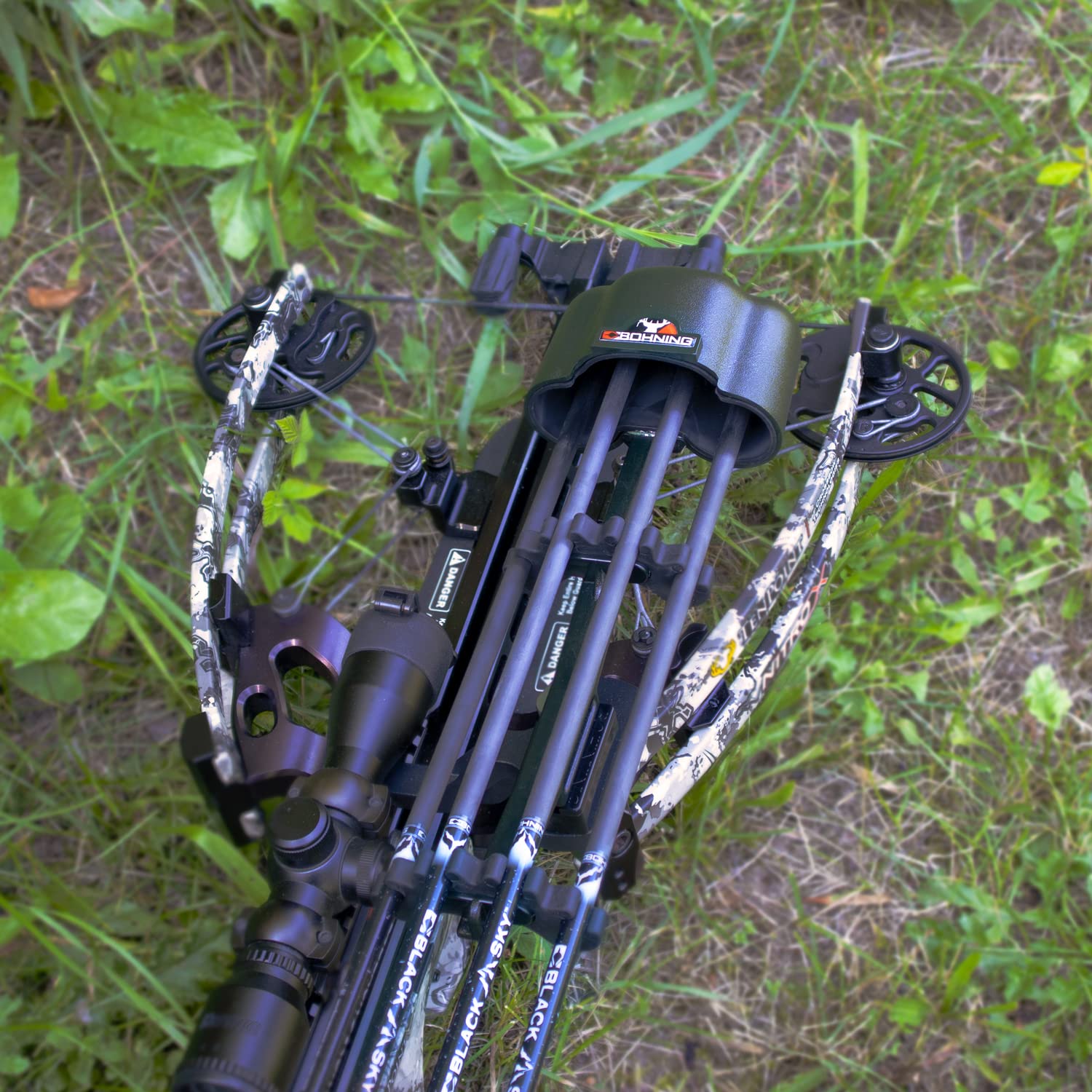 Bohning Lynx 4-Arrow Quiver with dual retainers securing shafts during movement