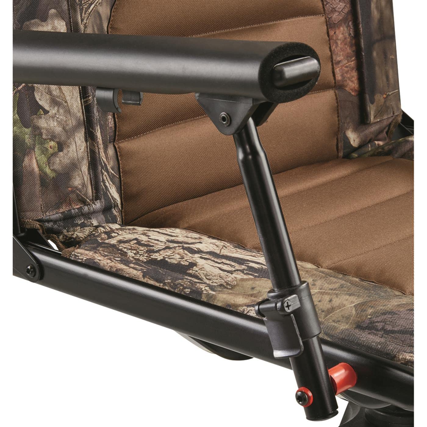 Bolderton oversized feet stabilize the chair on soft terrain.