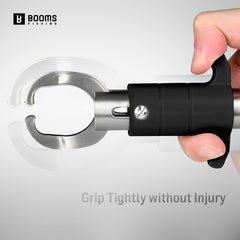 Gripper in use catching a fish lip