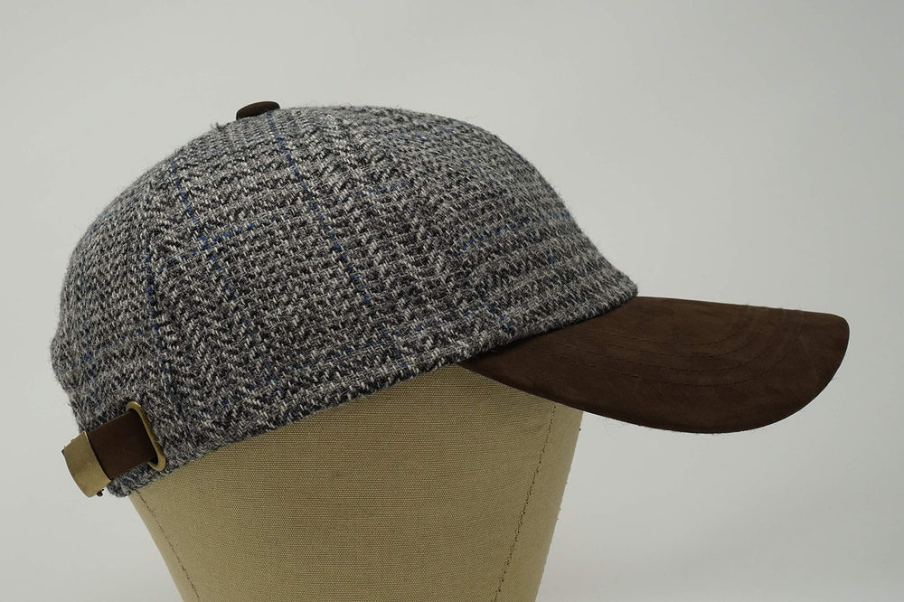 Worn outdoors, Borges & Scott The Sligo cap demonstrates secure fit for windy days.