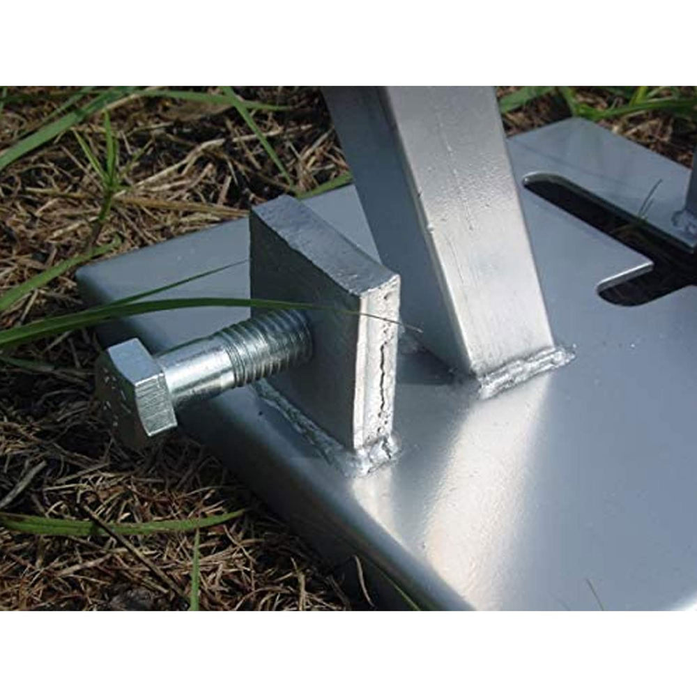 Boss Buck Deluxe Foot Pad includes a 1/2-inch bolt to secure the post.