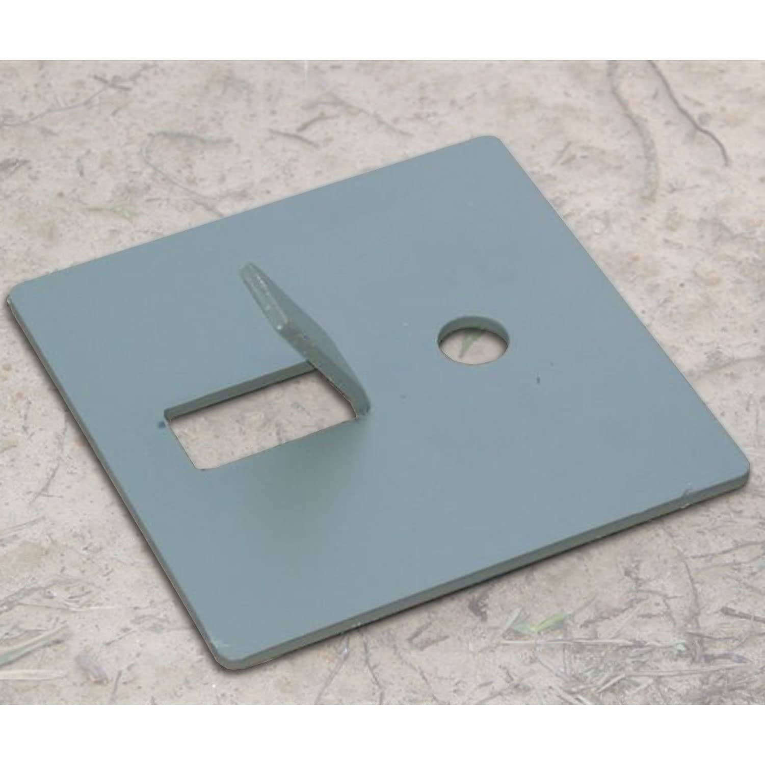 Boss Buck foot pad with outside stake hole secures feet against shifting soil.