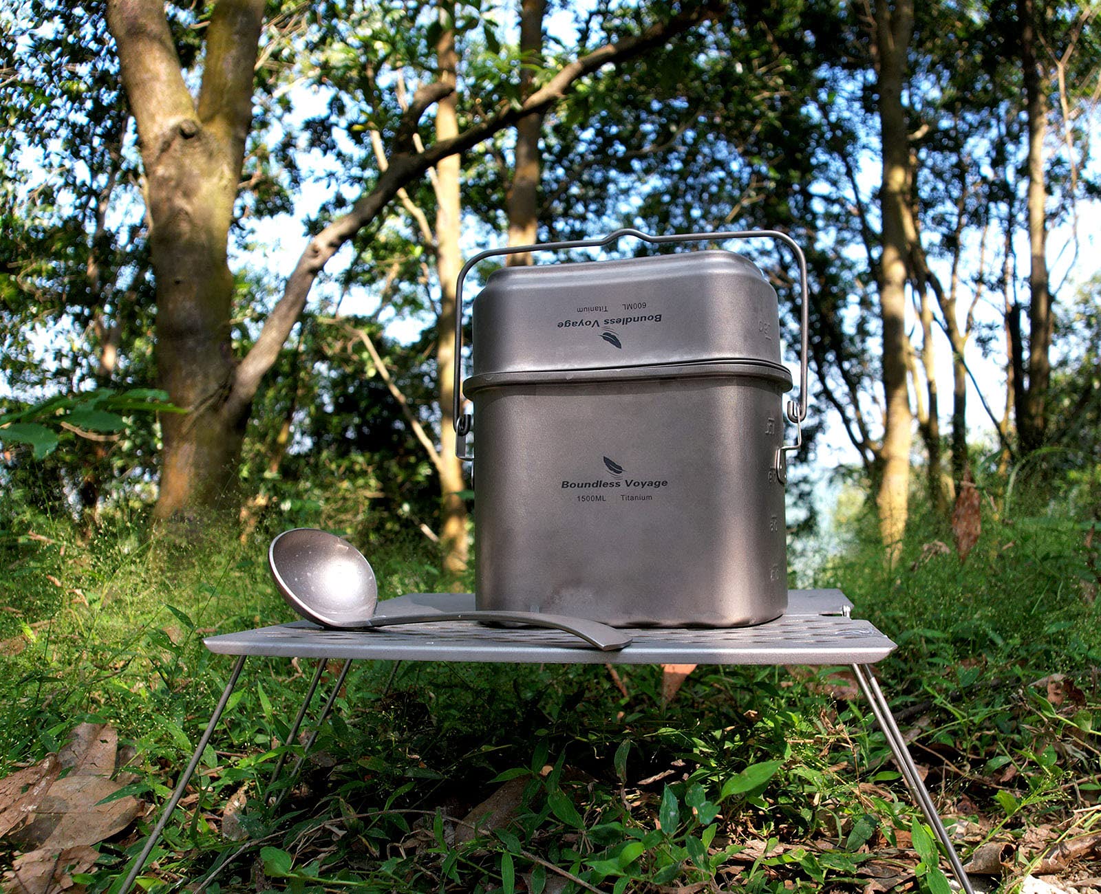 Suitable for camping, hiking, picnics, and travel adventures.
