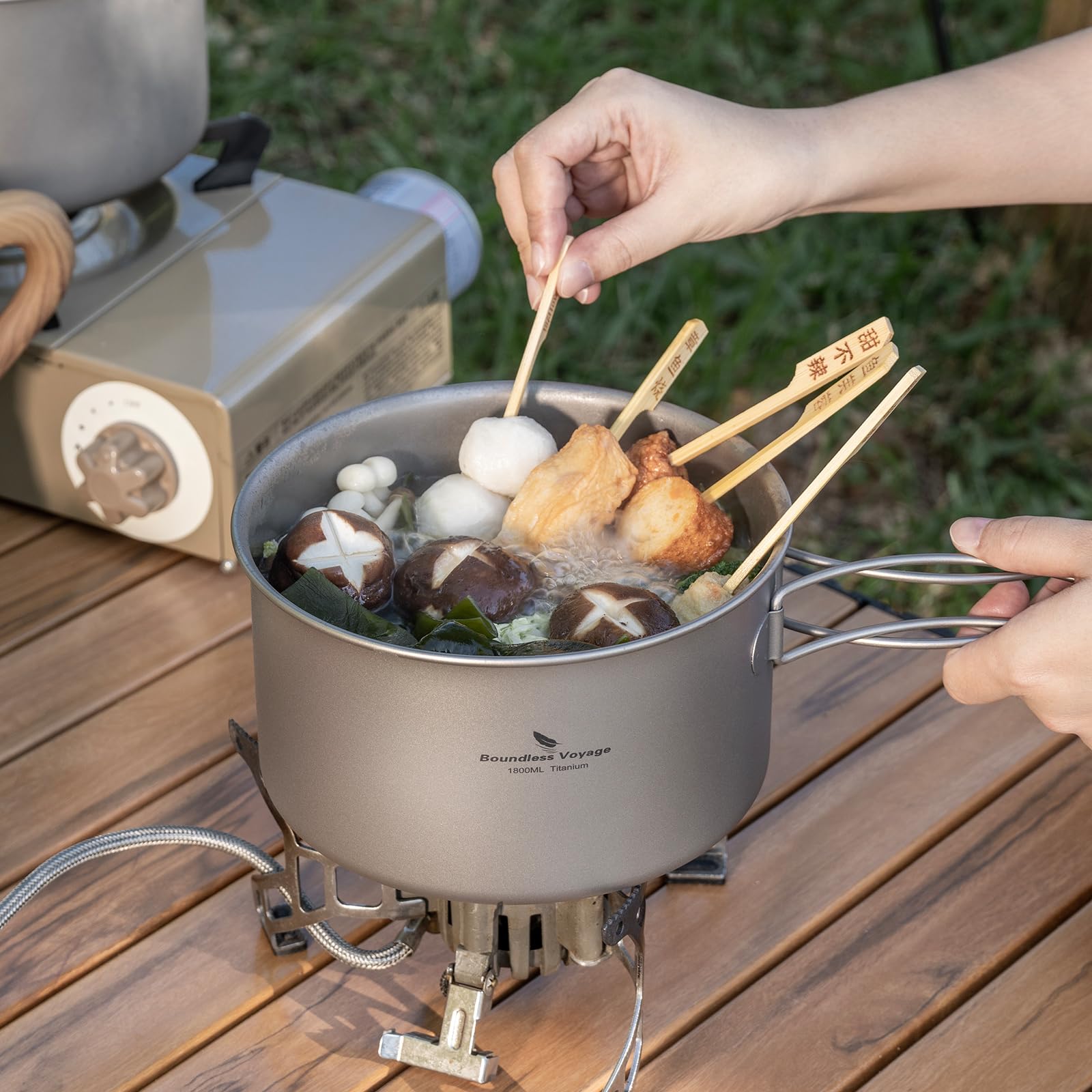 Boundless Voyage Ti2109C pot-foldable-handles for compact packing.
