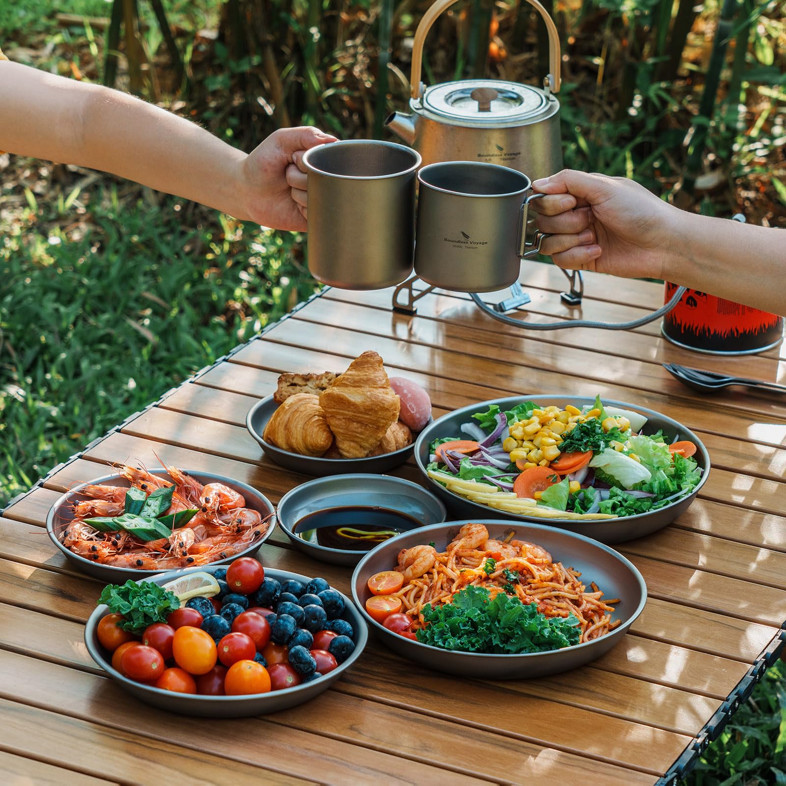 Boundless Voyage mesh bag packaging keeps plates organized during travel.