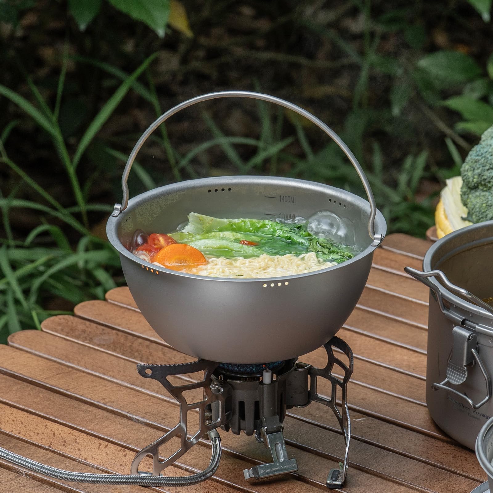 Boundless Voyage easy clean surface indicates dishwasher safe cleanup after meals
