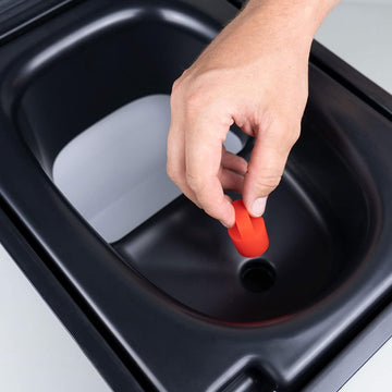 BOXIO plug easy removal handle enables quick hygiene changes.