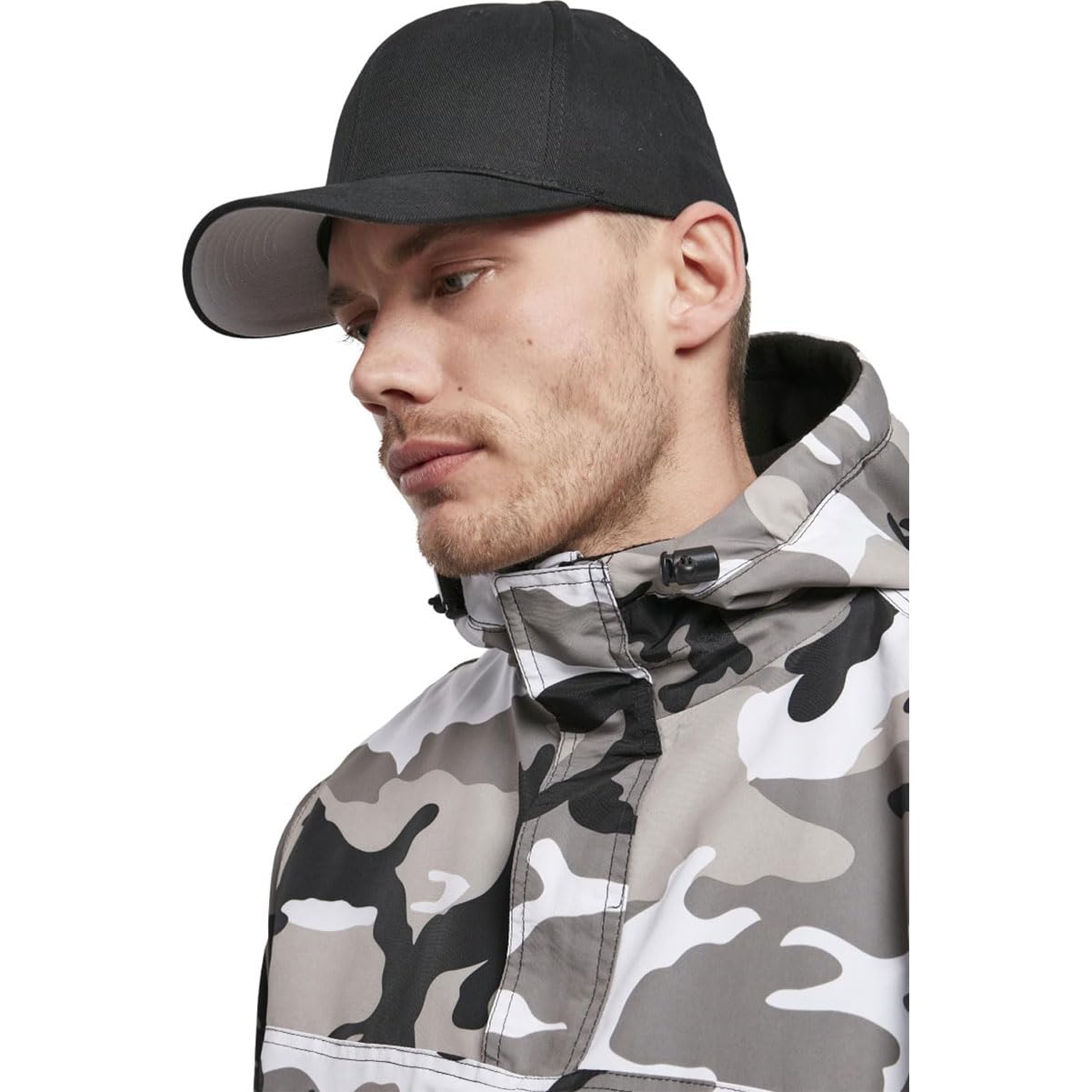 Brandit windbreaker fleece lining close-up illustrating cozy insulation and comfort